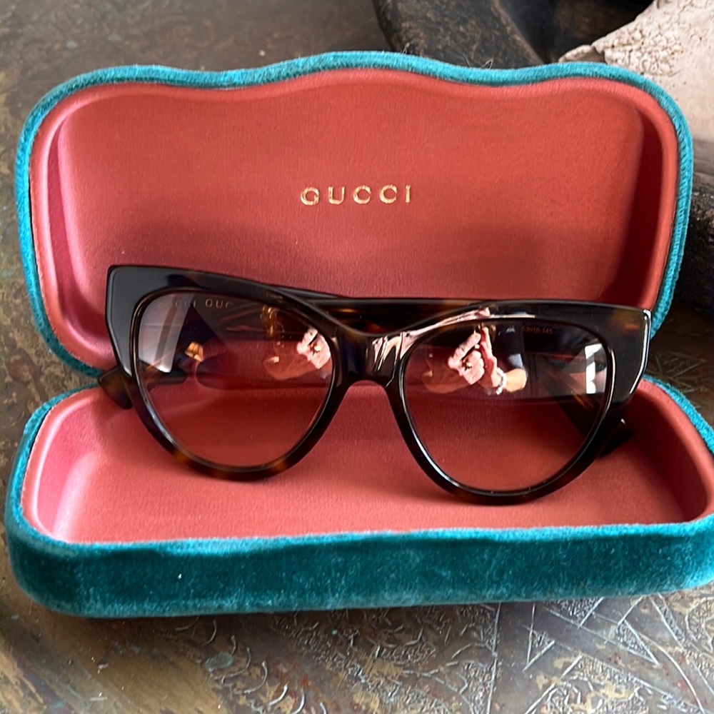 Gorgeous Tortoise Gucci Sun Glasses!